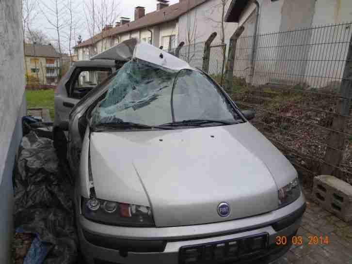 Fiat Punto BJ. 01.2004 UNFALLWAGEN zum Ausschlachten,