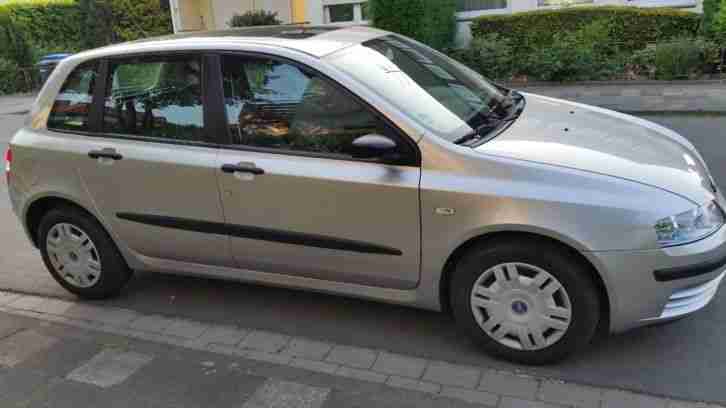 Fiat Stilo 1.6 16V 103 PS 33.400 Km Panorama-Glas-Lamellendach Bj 2004