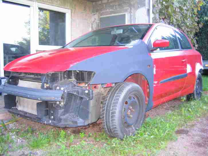 Fiat Stilo Schlachtefest Motor Getriebe Kotflügel Stoßstange Scheinwerfer Sitze