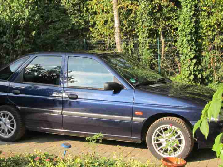 Escort, dunkelblau, EZ 1998, wenig Kilometer, 4