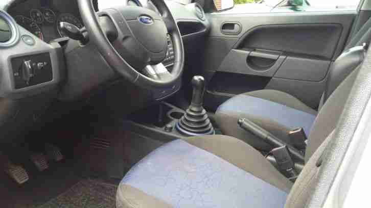 Ford Fiesta 1.3L mk6 viele Neuteile , Unfallfrei , Scheckheft geplegt