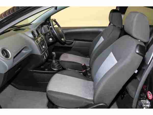 Ford Fiesta 1.4 16V Black Magic Klima (el. Fenster)