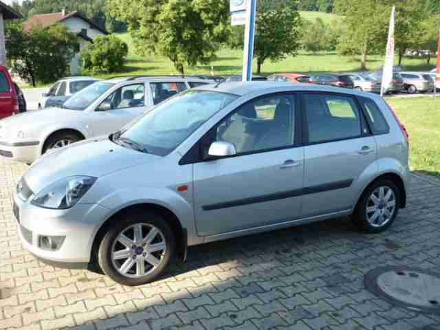 Ford Fiesta 1.4 Ghia*Klimaaut.*Sitzheizung*Alufelgen*