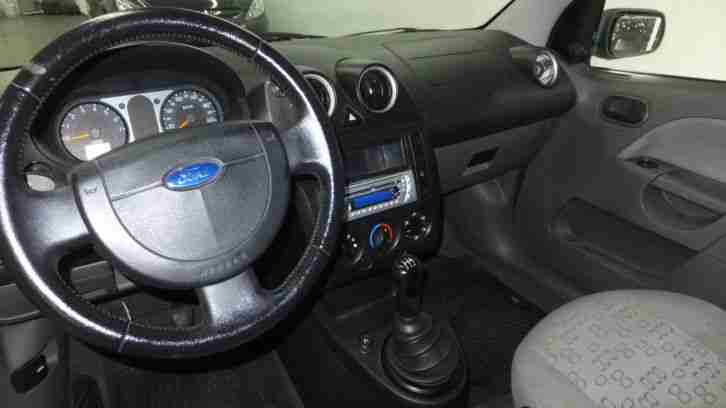 Ford Fiesta 1.4 Schiebedach 5 Türer guter Zustand