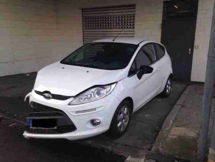 Ford Fiesta Titanium 1.6 TDCi 95 PS, BJ 2011 (Unfallwagen)