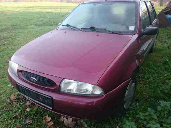 Ford Fiesta in rot