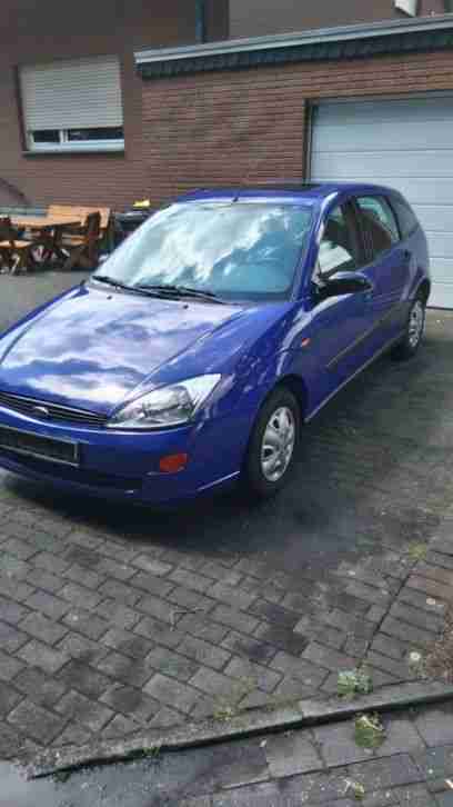 Ford Focus 55KW Blau + AHK + 8fach Bereift + TOP Gepflegt