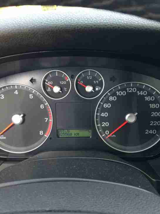 Ford Focus Ghia 26000km. EZ: 05/2005