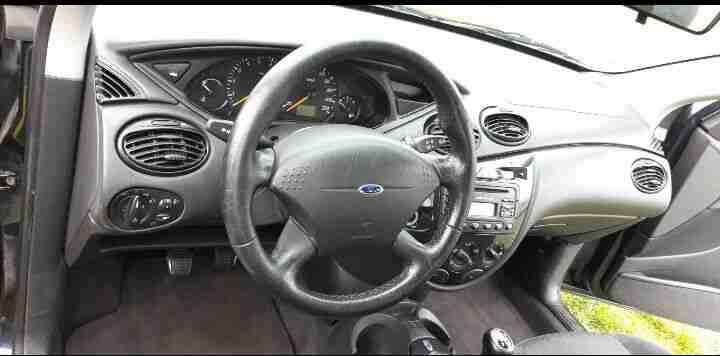 Ford Focus Ghia Baujahr 2001