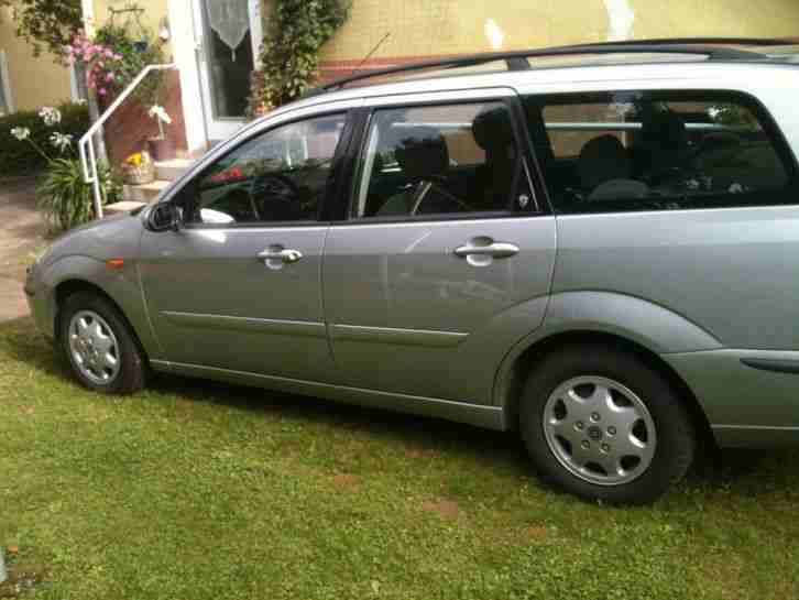 Ford Focus Ghia Kombi mit Motorfehler Bauj. 05/2004
