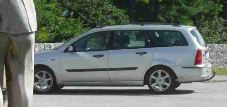 Ford Focus Kombi AHK