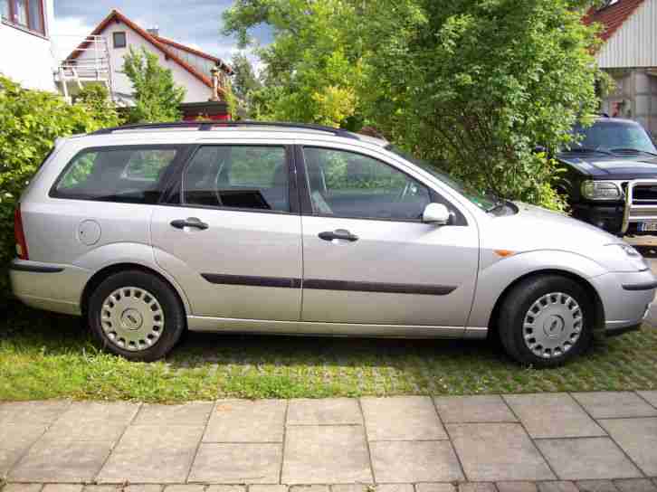 Ford Focus Kombi EZ 09/2004 AHK 101700 km TÜV 09.15 Rentnerfahrzeug Unfallfrei