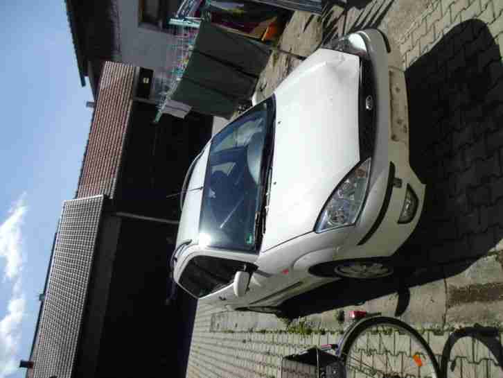 Focus Kombi weis, 152644km baujahr 2003