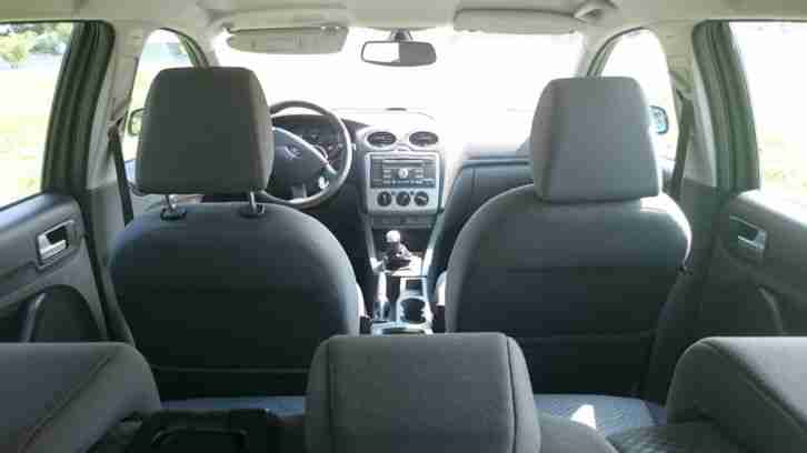 Ford Focus Turnier 1.6 TDCi DPF Trend Klima Regen+Lichtsensor PDC Diesel Kombi