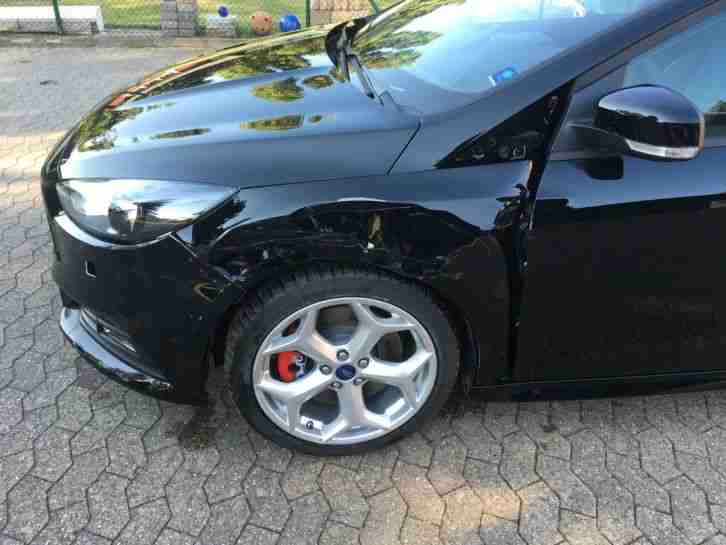 Ford Focus Turnier 2.0 TDCi ST mit Leder-Exclusiv..Unfall!
