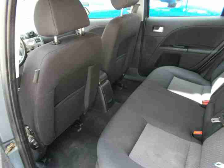 Ford Mondeo Diesel Kombi Baujahr 05/2001,240000km,TÜV6/16,AHK1800kg,3.Hd.Scheckh