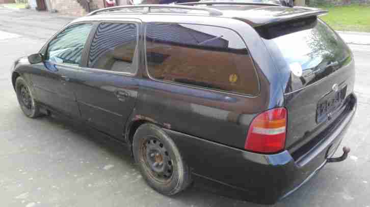 Ford Mondeo Kombi St200 in schwarz Met.