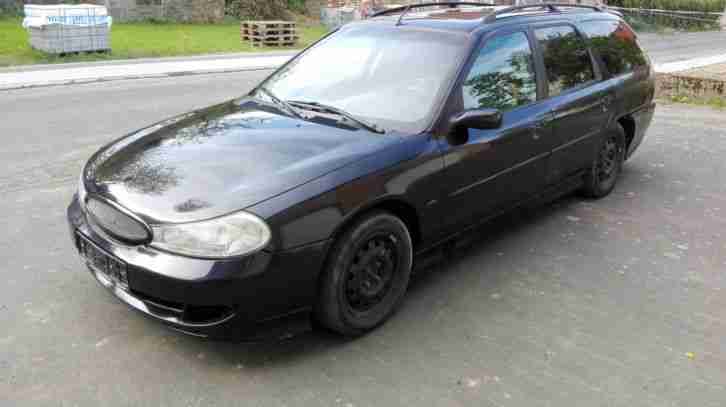 Ford Mondeo Kombi St200 in schwarz Met. zum