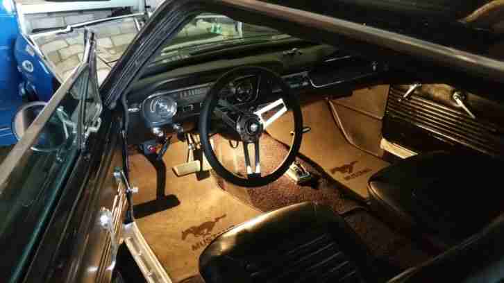 Ford Mustang 1965 V8 200 PS schwarz top Zustand