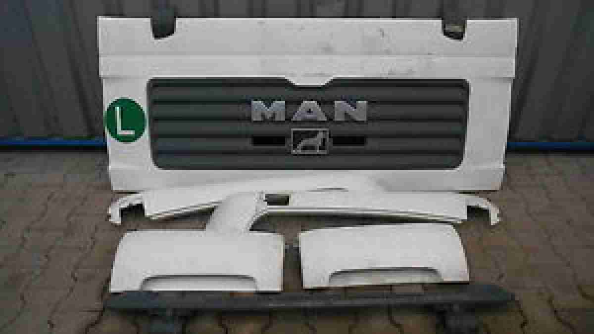 Fronthaube,MAN TGA 35400 Windleitprofile A-Säule oben, Windabweiser re und li.