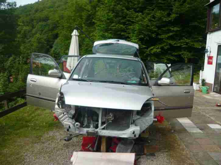 Gut erhaltene Motorhaube Daihatsu Sirion M1 04.1998 mit 68,000 km