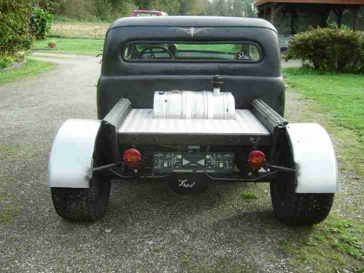 HOT ROD Ford Pick Up Truck