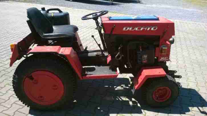 Hakotrac 2000 V mit AHK und Schneeschild