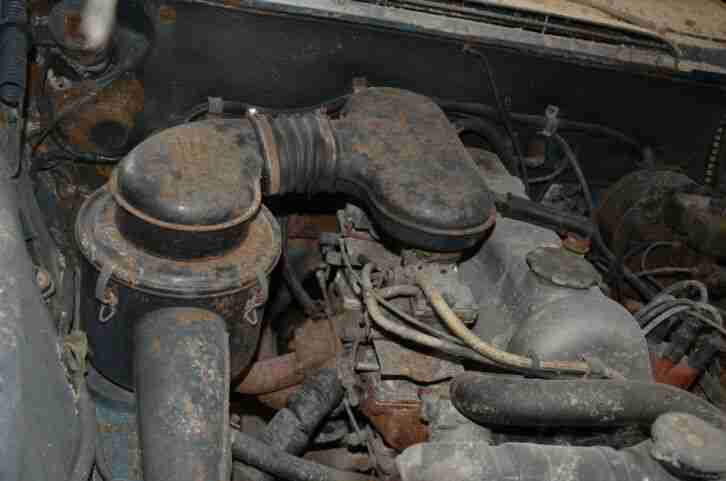 Heckflosse Mercedes Benz 200 B W110 Motor Getriebe Differential Zierleisten