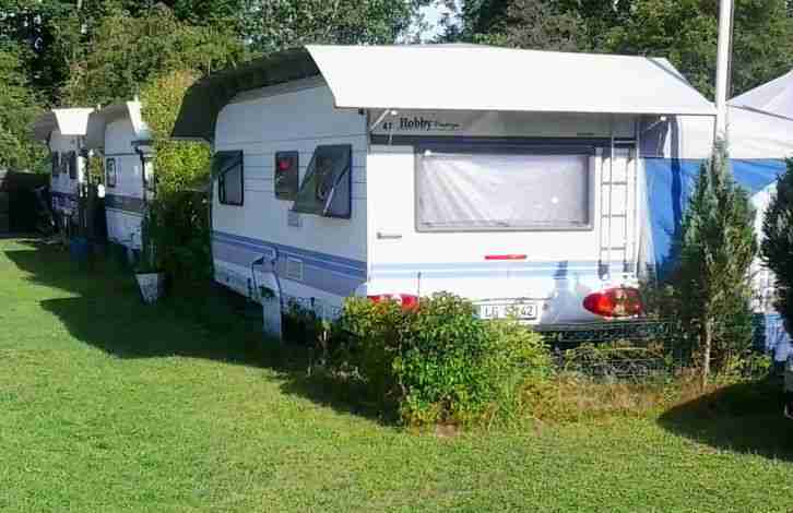 Hobby Wohnwagen 540 mit Vorzelt, Schutzdach und Pavillon EZ 11 2000
