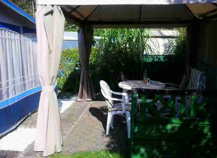 Hobby Wohnwagen 540 mit Vorzelt, Schutzdach und Pavillon EZ 11/2000