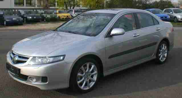 Honda Accord Lim. 2.4 Executive *XENON*NAVI*LEDER*TEMP