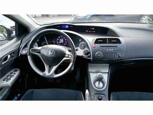 Honda Civic 1.4 Sport 8-fach bereift mit Alufelgen und weiteren Extras