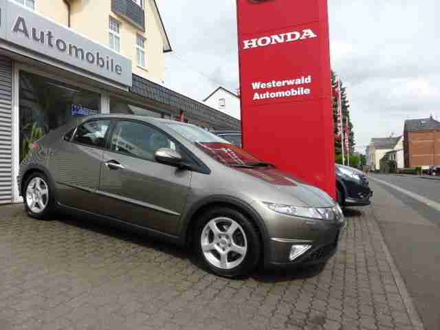 Honda Civic 1.8i-VTEC Executive / 1.Hand / Navigations