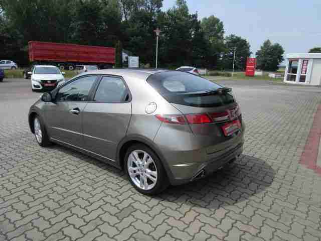 Honda Civic 1.8i-VTEC Sport