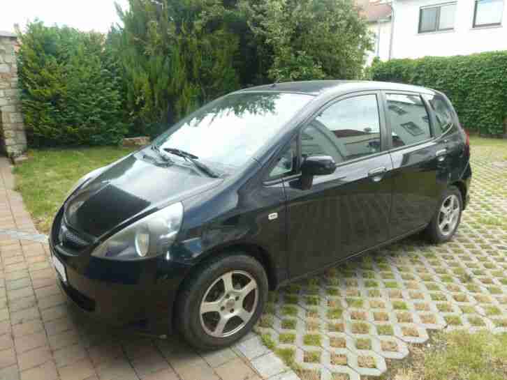 Jazz TüV 10 2021 EZ 11 2006 schwarz