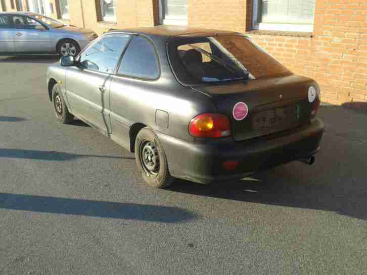 Hyundai Accent 1.3 schwarz matt