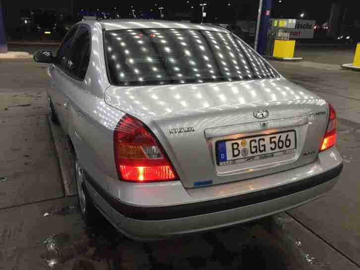 Hyundai Elantra mit sehr wenig Kilometer