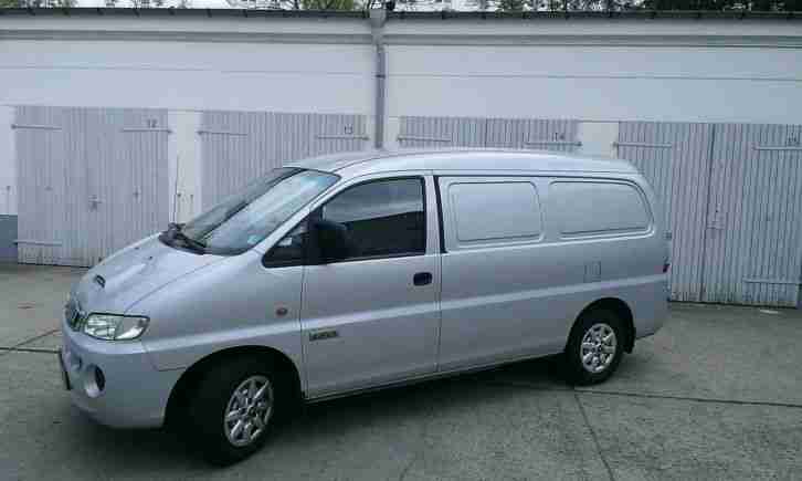 Hyundai H1 Tüv neu Garagenfahrzeug Euro 4 AHK Einbauregal