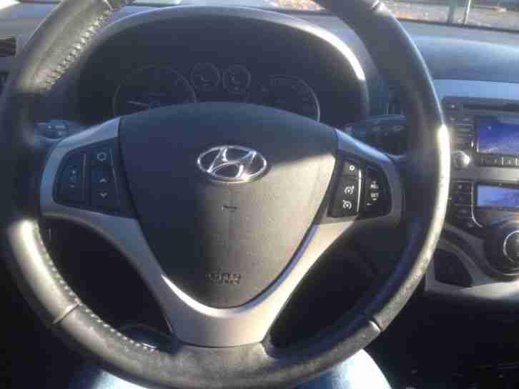 Hyundai I30 CW CRDI Diesel Restgarantie 10Monate Nur 88000 Gelaufen 1. Hand