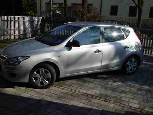 Hyundai I30 TÜV HU 03/2017 109 PS ESP EDITION PLUS 9 Winter- + Sommerräder