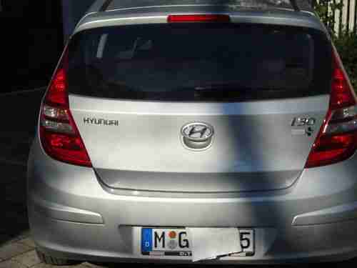 Hyundai I30 TÜV NEU HU 03/2017 109 PS ESP EDITION PLUS 9 Winter- + Sommerräder