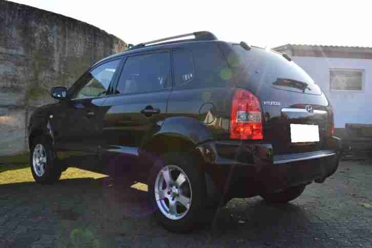 Hyundai Tucson 2.0 2WD Leder NAVI Klima Sitzheizung 8 Fach Bereift