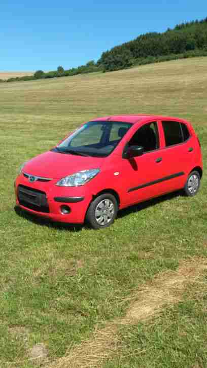 Hyundai i10 mit Frontschaden, TÜV bis 04.2017