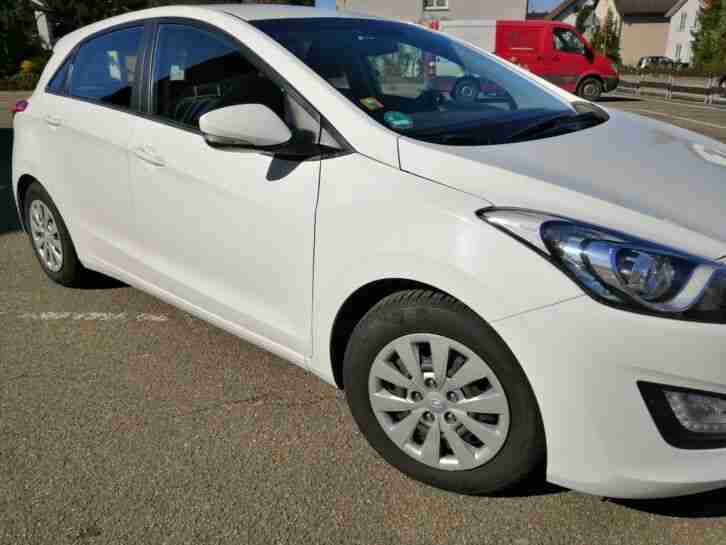 Hyundai i30 1.4 Classic Navigation + einparkhilfe hinten + Bluetooth