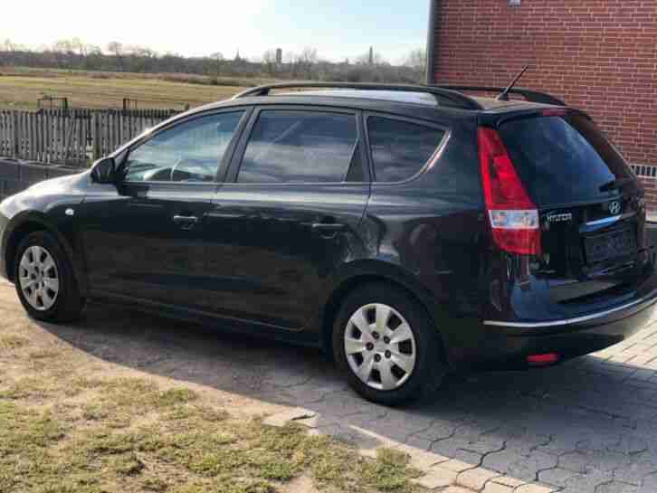 Hyundai i30 CRDi - Ez: 2009 90PS Kombi Scheckheft Tüv