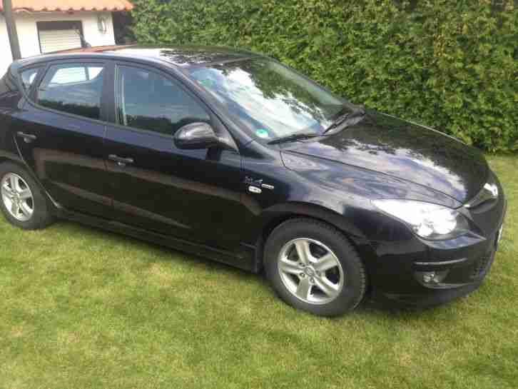 Hyundai i30 EZ 04/2011 TÜV NEU Inspektion Neu Bremsen NEU Kassel