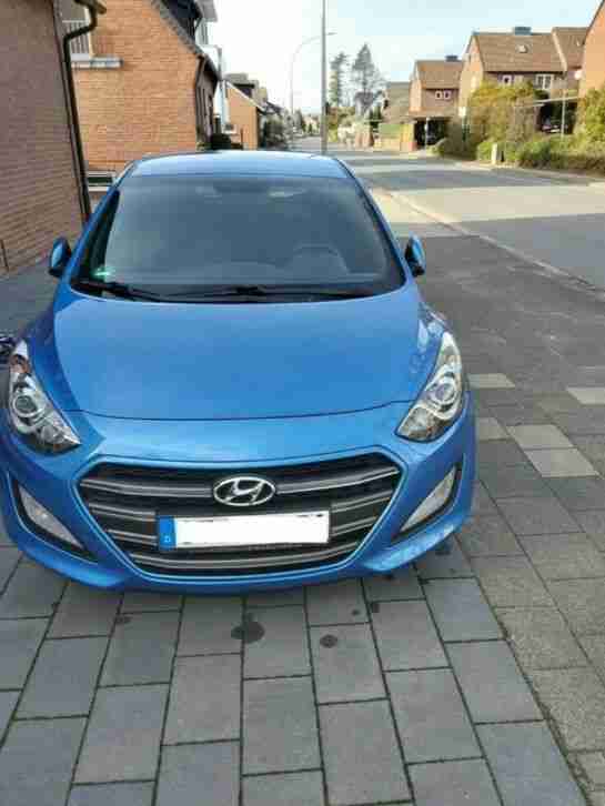 Hyundai i30 blue 1.6 GDI Passion Bj 2016
