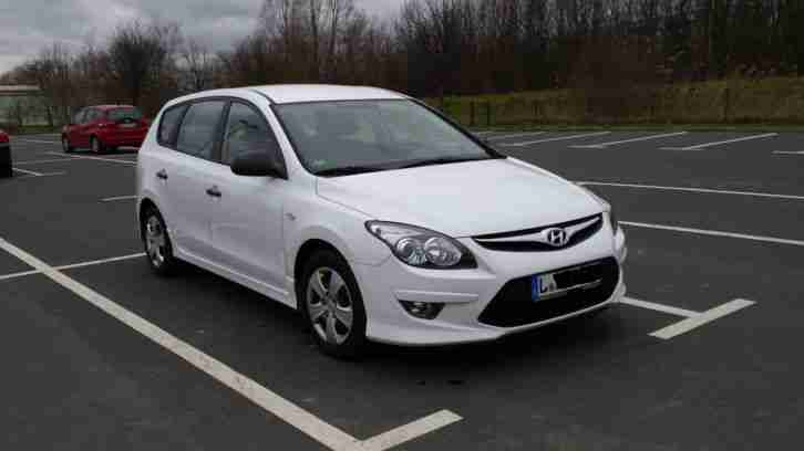 Hyundai i30 cw Bj 4 /2011 weiß 86.000km inkl. Sommer und Winterreifen HU 06/16