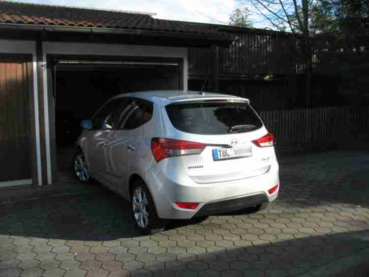 Hyundai ix20 1.6 CRDI UEFA EURO 2012 EDITION, in Zeitlos-Farbe sleek silver