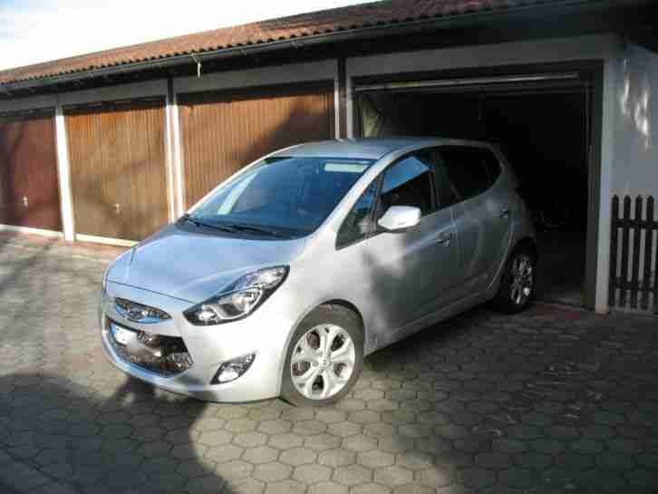 Hyundai ix20 1.6 CRDI UEFA EURO 2012 EDITION, in Zeitlos-Farbe sleek silver
